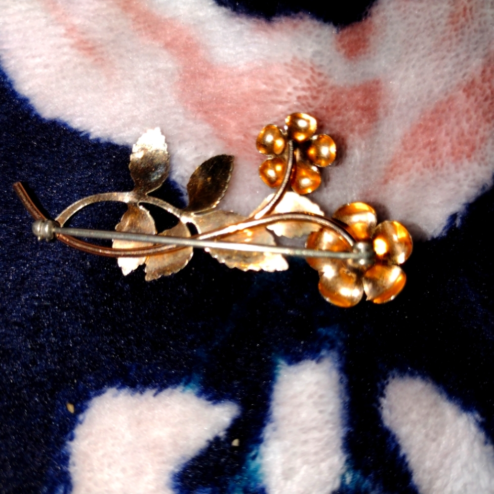 Vintage Krementz rose brooch